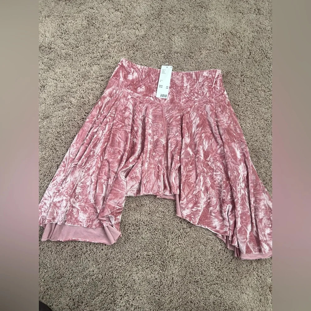 NWT new urban outfitters silence + noise SMALL pink velvet uneven hem skirt UO - Picture 6 of 15